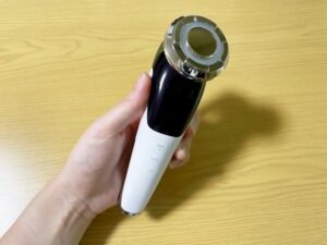 白黒の美顔器