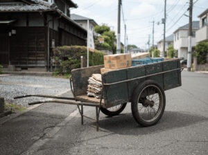 古い手押し車