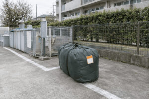 寝袋を粗大ごみに出している